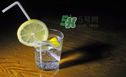 蘇打水什么時候喝最好？蘇打水什么人不能喝
