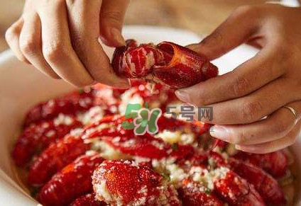 吃小龍蝦什么會(huì)得橫紋肌溶解癥？橫紋肌溶解癥嚴(yán)重嗎