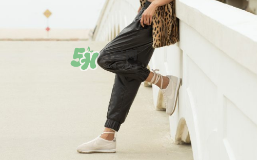 alc與nike cortez聯(lián)名在哪買？alc與耐克阿甘鞋聯(lián)名哪里有賣的？