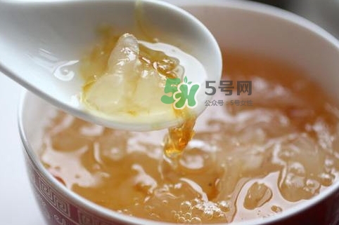 燕窩和銀耳的功效一樣嗎？燕窩和銀耳的區(qū)別？