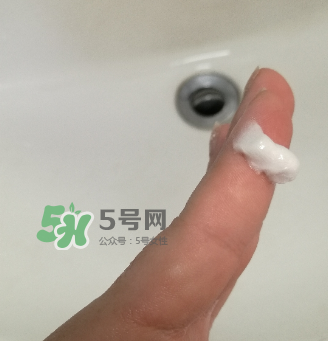 一葉子補(bǔ)水潔面乳怎么樣？一葉子補(bǔ)水洗面奶好用嗎？