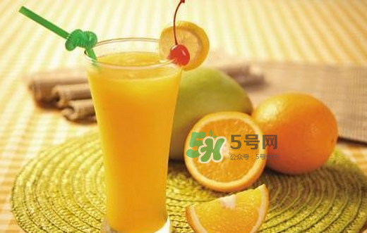 吃橙子和喝橙汁的區(qū)別 哪種更營養(yǎng)？