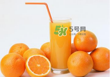 吃橙子和喝橙汁的區(qū)別 哪種更營養(yǎng)？