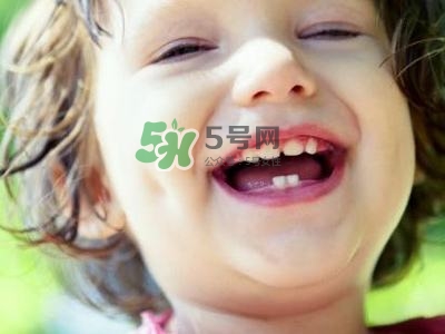 怎么防止寶寶長蛀牙？別讓孩子吃大人的口水