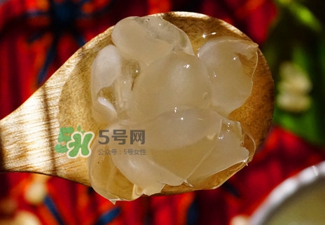 皂角米可以用熱水泡嗎？皂角米用冷水泡好還是熱水泡好