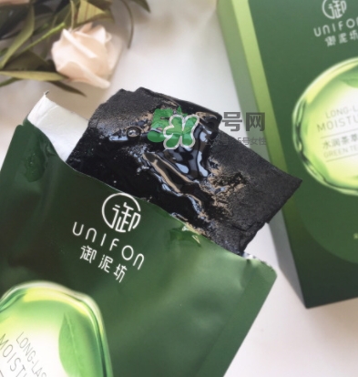 御泥坊水潤茶萃微囊黑面膜怎么用？