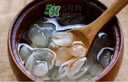 泡皂角米的水要倒掉嗎？泡皂角米的水有什么作用