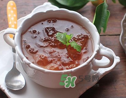 桃膠適合什么人吃？吃桃膠會(huì)上火嗎？