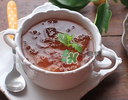 煮桃膠放冰糖還是紅糖？桃膠放鍋里要煮多久能吃