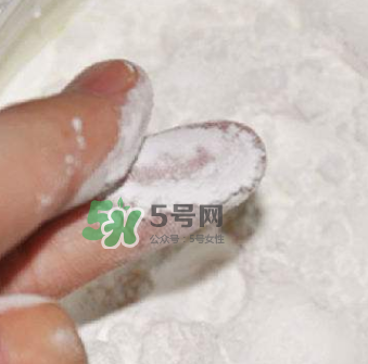 寶寶用爽身粉有危害嗎？爽身粉對(duì)寶寶有什么危害？