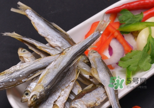 刁子魚是秋刀魚嗎？刁子魚是海魚嗎？
