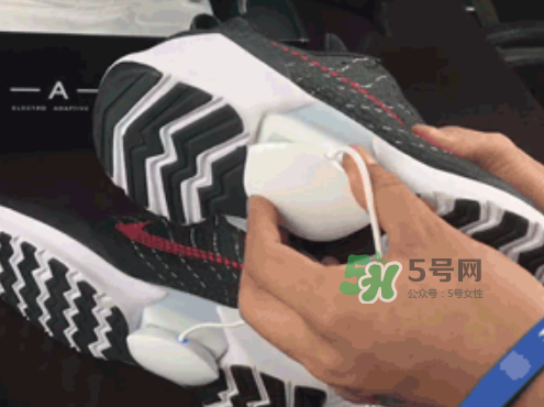 nike hyperadapt 1.0怎么充電？耐克自動(dòng)系鞋帶鞋要充電嗎？