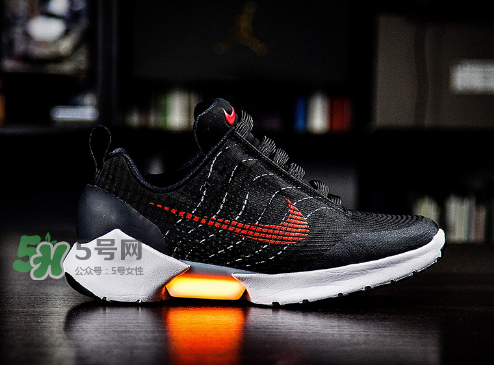 nike hyperadapt 1.0怎么充電？耐克自動(dòng)系鞋帶鞋要充電嗎？