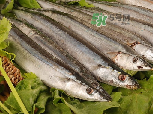 秋刀魚怎么烤好吃？用烤箱烤秋刀魚多少溫度合適