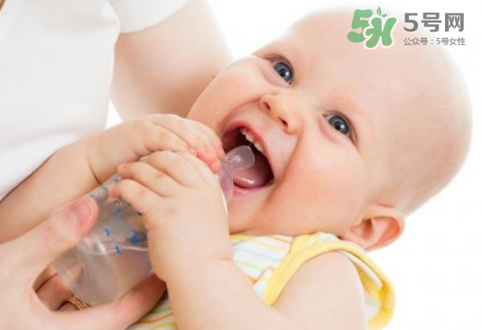 母乳和奶粉能混在一起吃嗎？母乳和奶粉混合喂養(yǎng)好嗎？