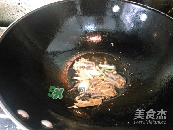金鯧魚是海魚嗎？金鯧魚的刺多嗎？