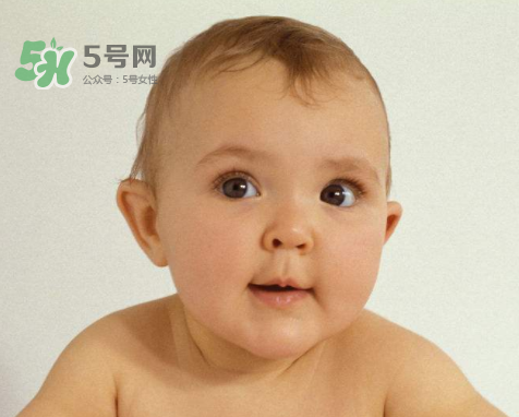 寶寶近視有什么癥狀？寶寶近視有什么表現(xiàn)？