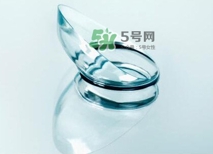 隱形眼鏡日拋是什么意思？隱形眼鏡干了泡開(kāi)還能用嗎