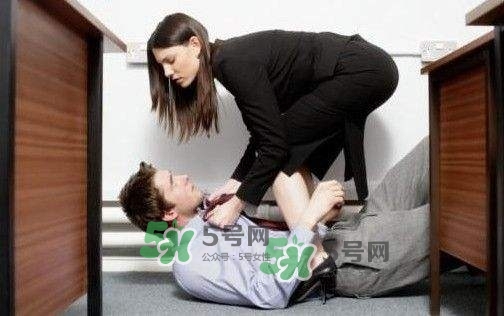為什么女性遇到性騷擾都選擇容忍？如何懲治性騷擾者？