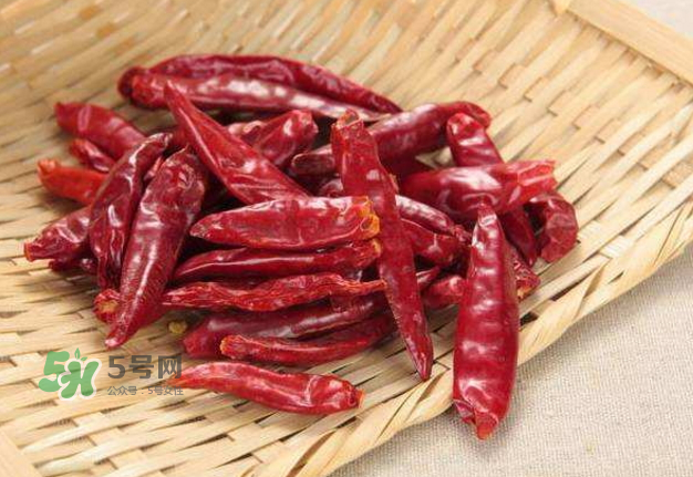 干辣椒怎么炸又香又脆？干辣椒怎么做辣椒油？