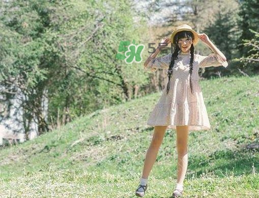 14歲女生胸部變大是正常的嗎？14歲女生的胸多大正常？