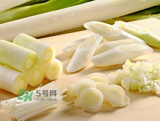大蔥怎么切不辣眼睛？大蔥怎么做好吃