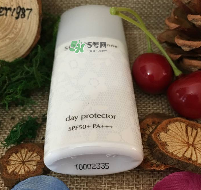 蘇菲娜白蕾絲防水嗎？蘇菲娜白蕾絲悶痘嗎？