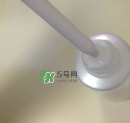 olay玉蘭油小白瓶小綠瓶哪個好？olay小白瓶小綠瓶區(qū)別