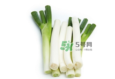 大蔥有青蟲怎么去除？大蔥有白斑是什么原因