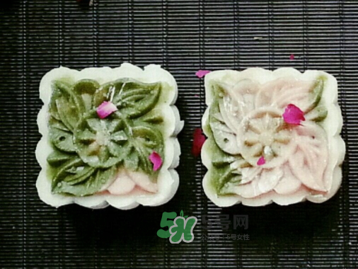 冰皮月餅皮太黏怎么辦？冰皮月餅粘手怎么回事？