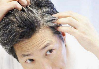 頭發(fā)白是什么原因引起的？頭發(fā)白吃什么能變黑？