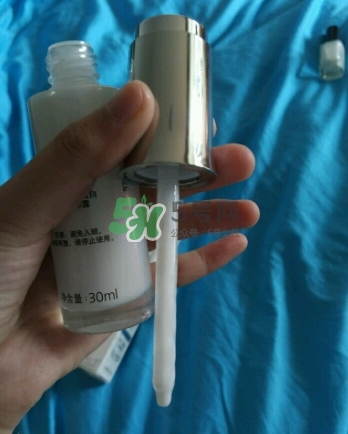olay淡斑小白瓶和olay光感小白瓶哪個(gè)好？