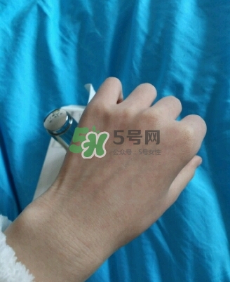 olay淡斑小白瓶和olay光感小白瓶哪個(gè)好？
