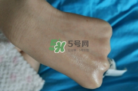 olay淡斑小白瓶和olay光感小白瓶哪個(gè)好？