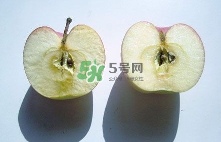 olay小白瓶和樂敦cc美容液哪個好？olay小白瓶和樂敦cc順序