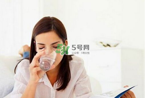喝水就想小便是什么原因？喝水尿頻怎么辦？