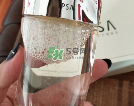 ipsa流金水是玻璃瓶嗎？流金水是塑料的嗎