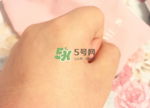 蘭蔻小黑瓶和sk2小燈泡哪個(gè)好？蘭蔻小黑瓶和小燈泡怎么用