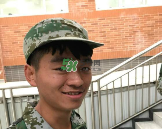 神似王寶強(qiáng)大一新生是誰(shuí)？神似王寶強(qiáng)大一新生叫什么名字？