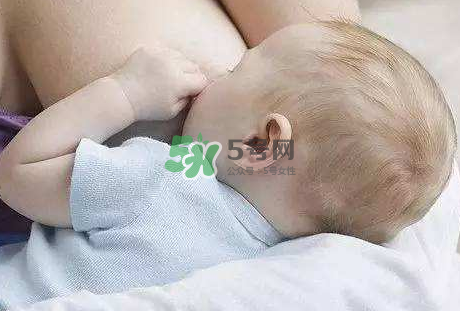 母乳喂養(yǎng)會積食嗎？純母乳喂養(yǎng)的寶寶會積食嗎？