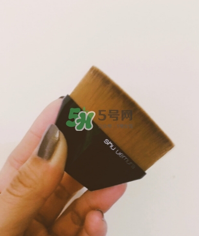 植村秀55魔術無痕刷怎么用？植村秀55號粉底刷怎么清洗