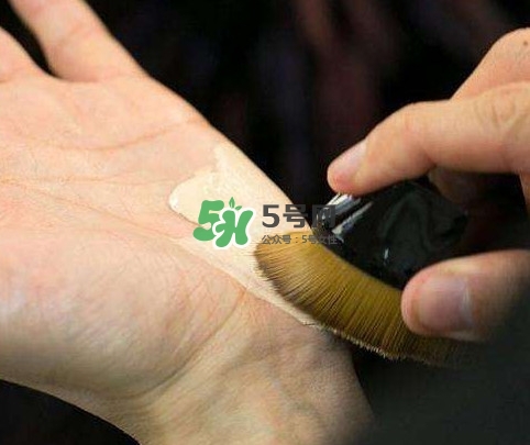 植村秀55號(hào)粉底刷好用嗎？植村秀55零刷痕粉底刷怎么用