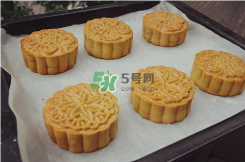 烤箱烤月餅多長時間溫度？烤月餅的溫度和時間 
