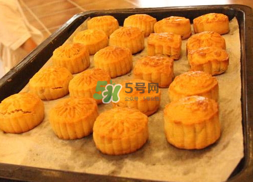 烤月餅用錫紙還是油紙？烤月餅是不是一定要墊錫紙？