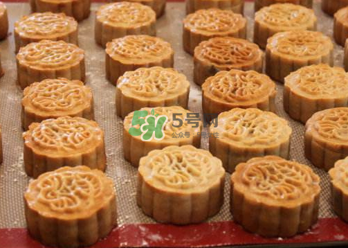 烤月餅用錫紙還是油紙？烤月餅是不是一定要墊錫紙？
