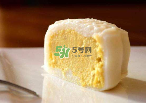 烤月餅刷蛋液還是蛋黃？月餅刷蛋液是全蛋液嗎？