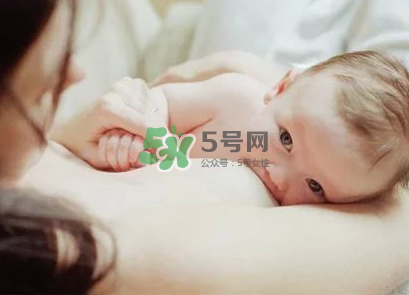 母乳喂養(yǎng)預(yù)防乳腺癌嗎？不喂母乳會(huì)的乳腺癌嗎？