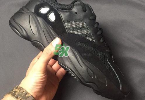 yeezy boost 700黑白純色款什么時候發(fā)售？