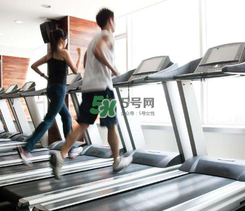 動(dòng)感單車和跑步機(jī)哪個(gè)減肥效果好？動(dòng)感單車和跑步機(jī)哪個(gè)瘦腿快？