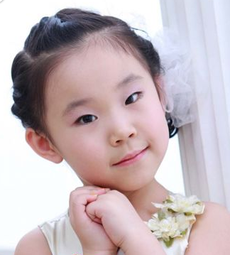 不要再為女兒扎羊角辮了 女孩好看的發(fā)型怎么扎？